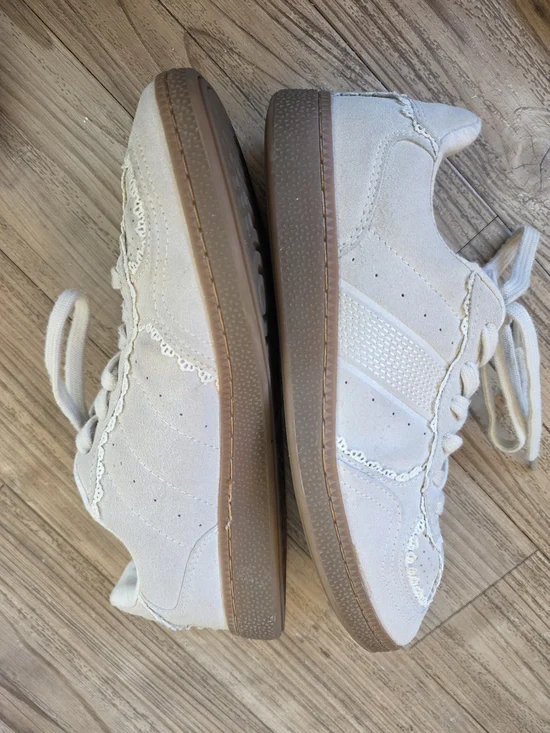 Belinda Casual Sneaker - Picture 5 of 9